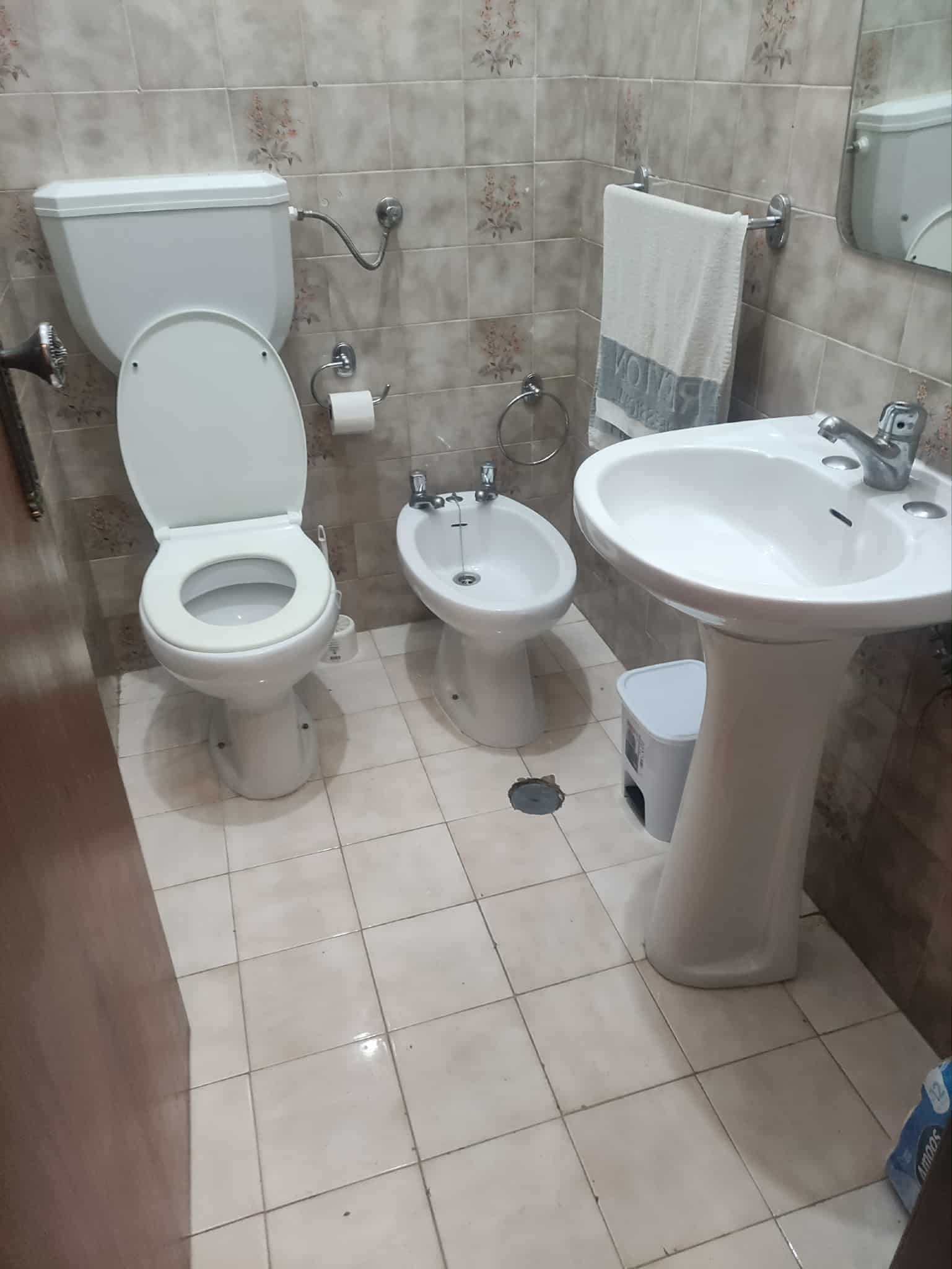 Alugo quarto a estudantes