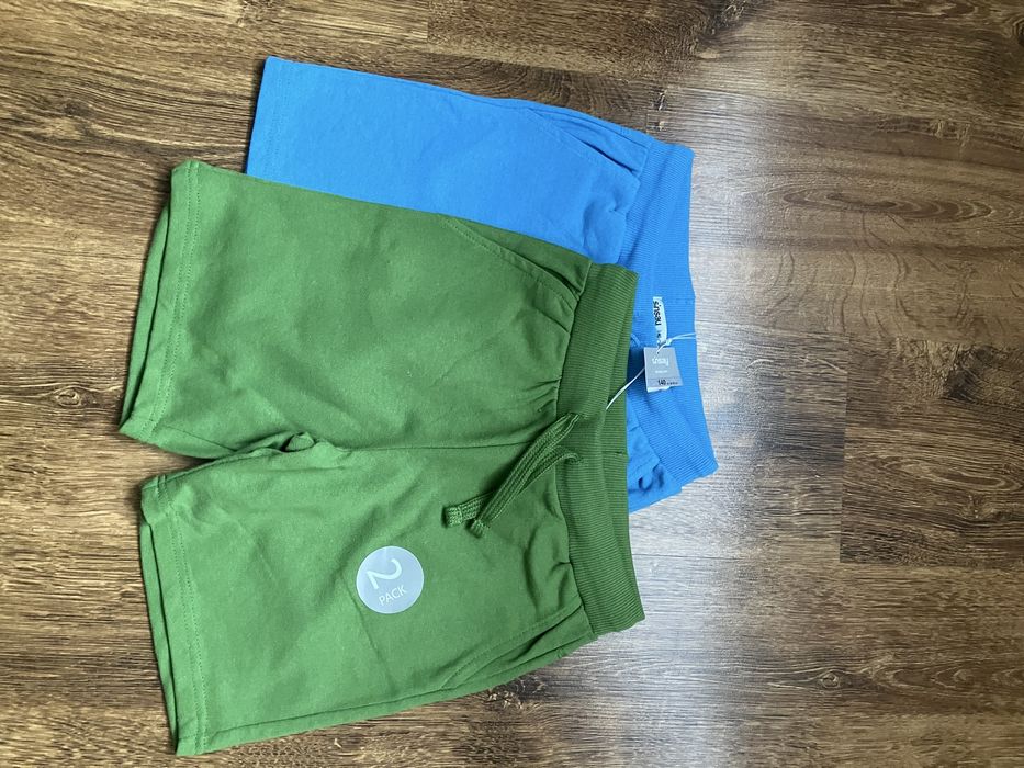 Nowe krótkie spodenki Sinsay rozmiar 140