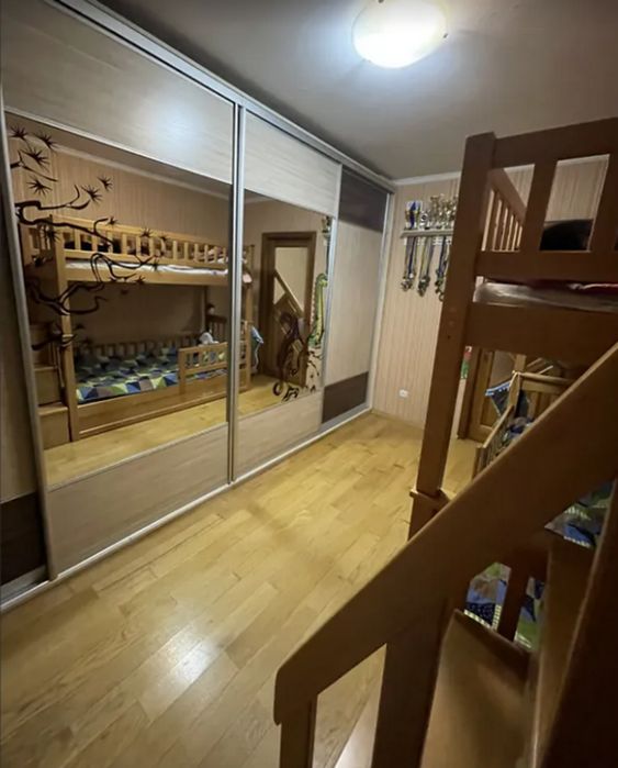 Продаж 3к квартири 76 кв. м на вул. Карпенка