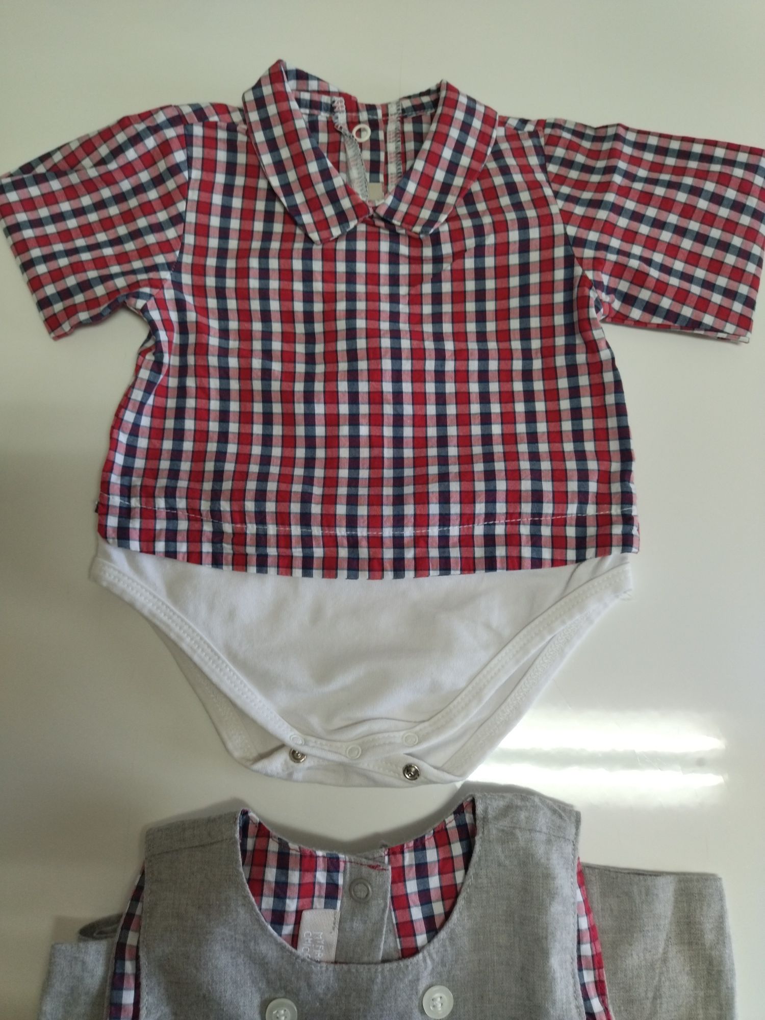 Conjunto macacão e body Chicco 6 meses
