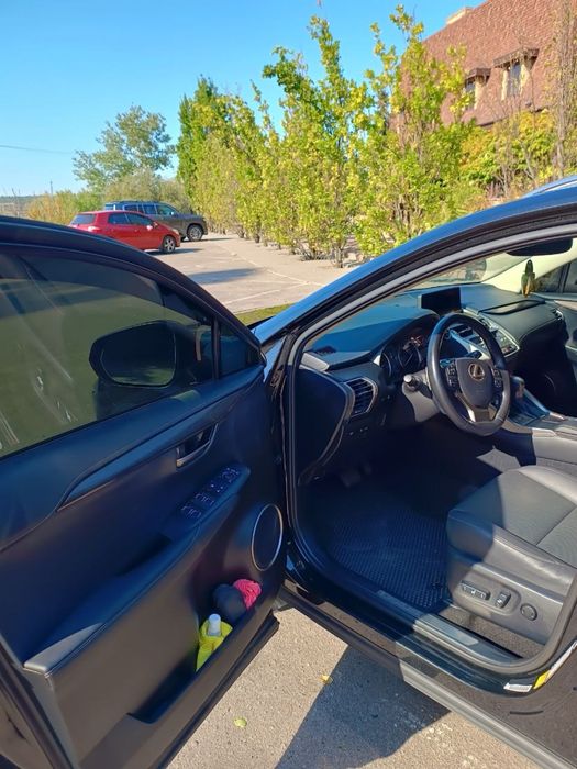 Продаю Lexus nx 300h