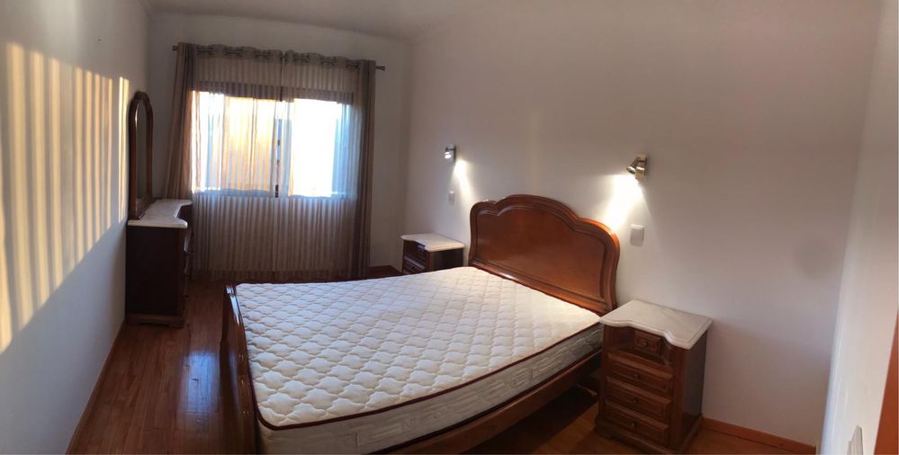 Conjunto de Mobília de Quarto em Madeira Maciça