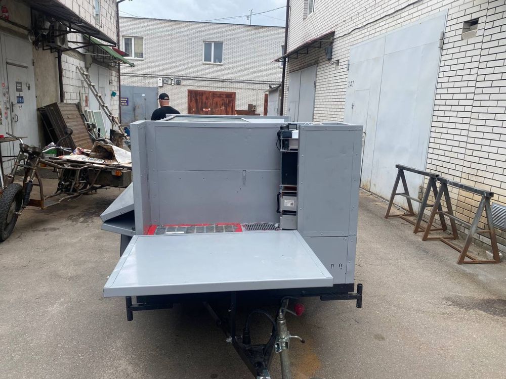 продам холодильну вітрину-причіп.