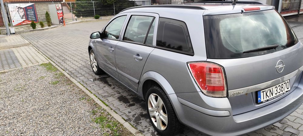 Opel Astra H kombi 1.6 benzyna 2009r + dodatkowe koła