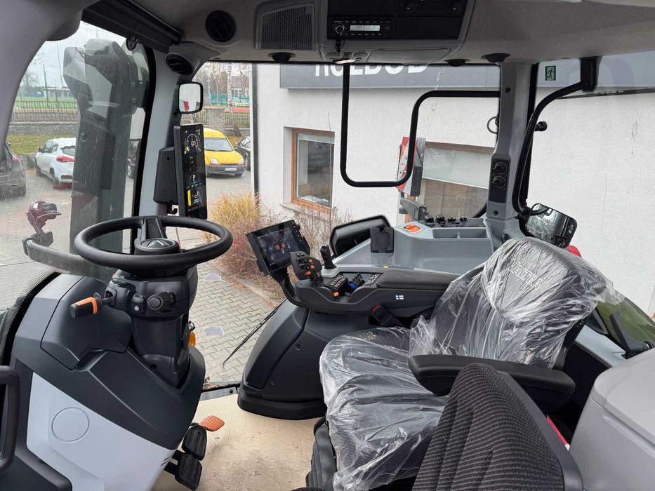 Ciągnik rolniczy Valtra Q305