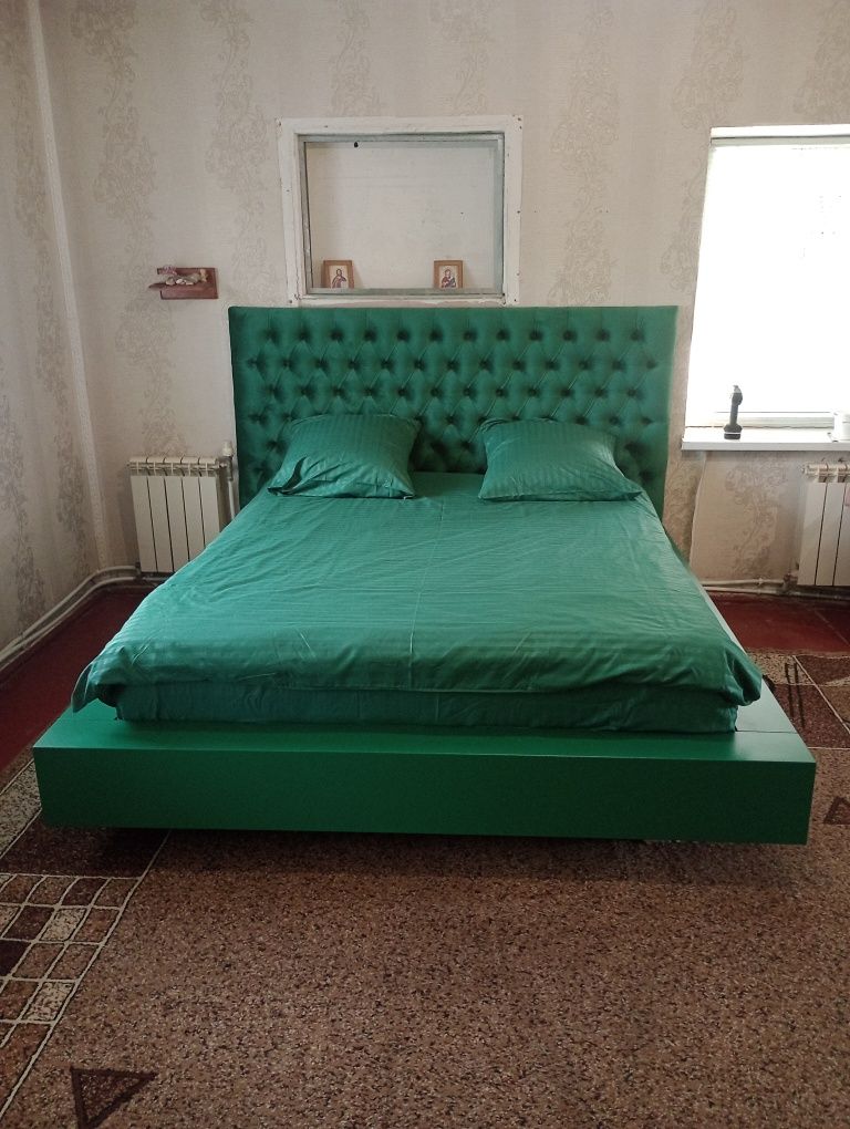 Ліжко з дерева ясен