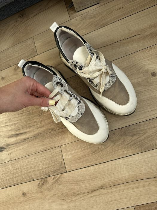 Продам жіночі снікерси