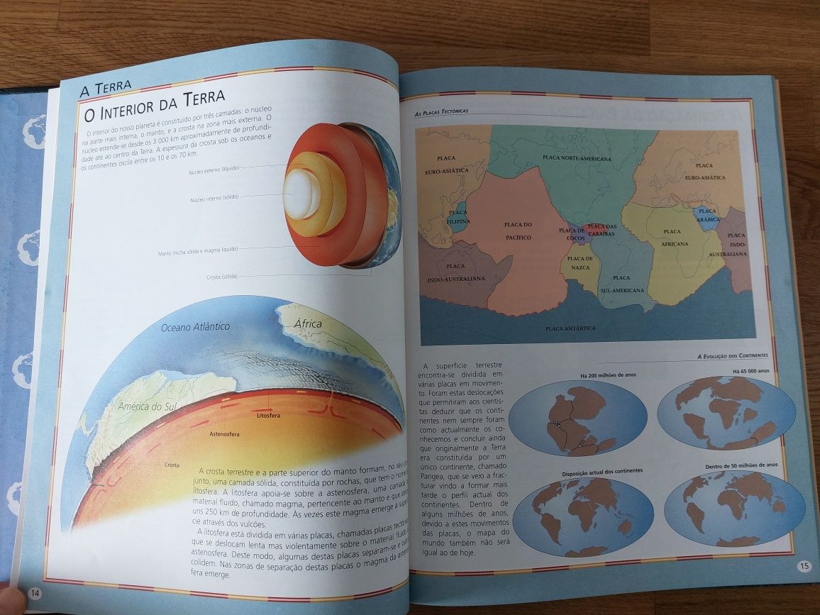 Livro Atlas Escolar Universal