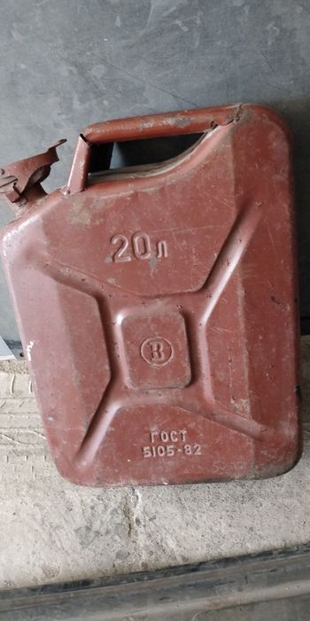 Каністра бензинова