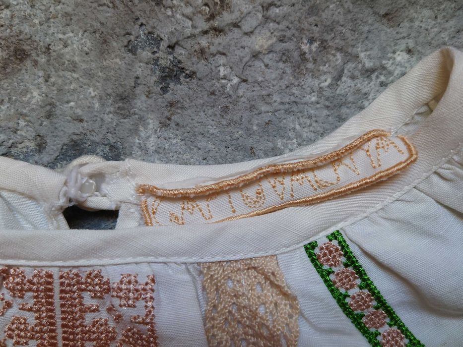 Дитяча вишиванка Gaptuvalnya, дизайнерська вишиванка для дівчинки