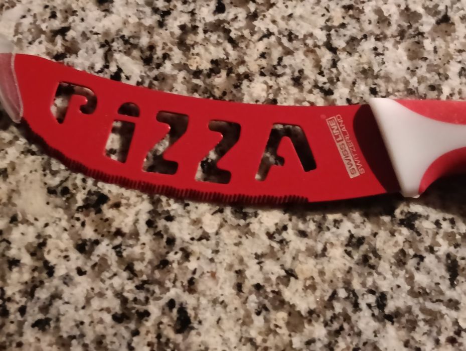 Faca para pizza em cerâmica Suiça