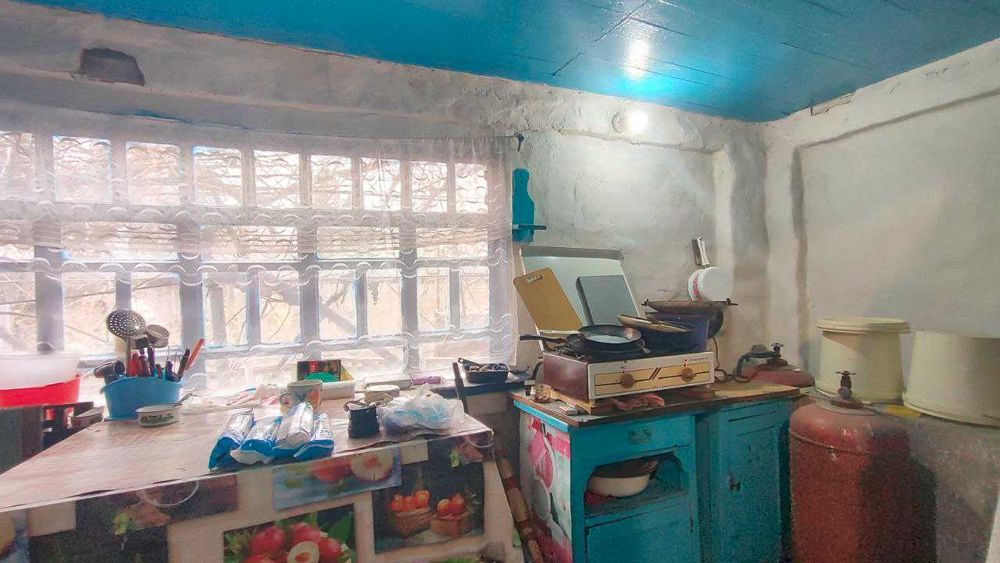 Продам невеликий окремий будинок в Дергачах по вулиці Садовій.