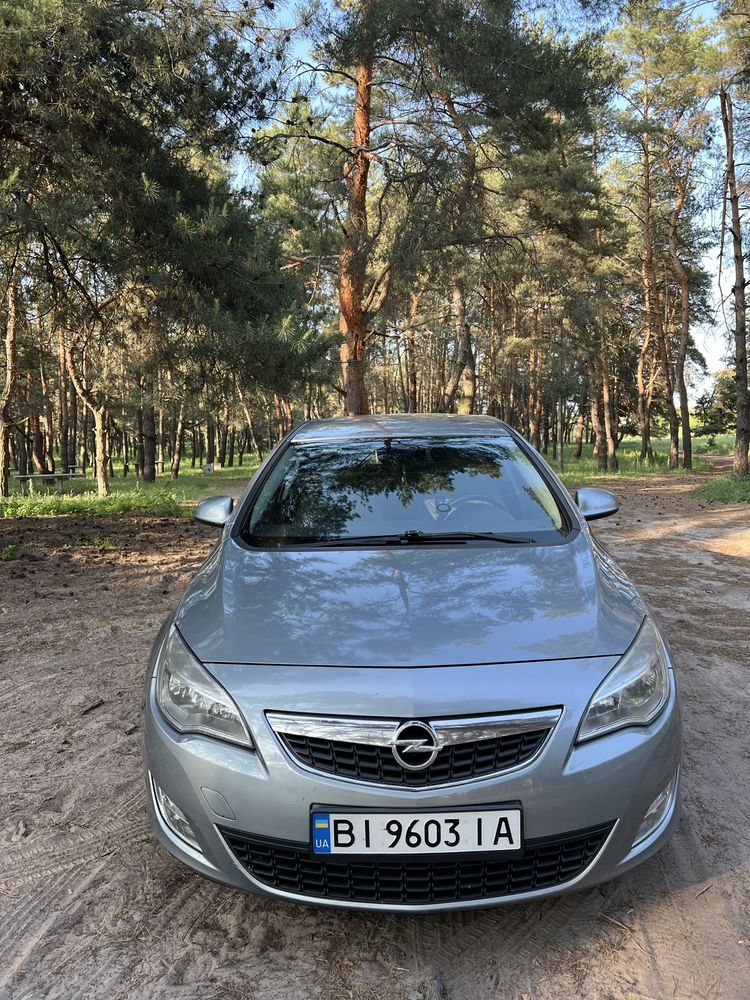 Автомобіль Opel Astra J