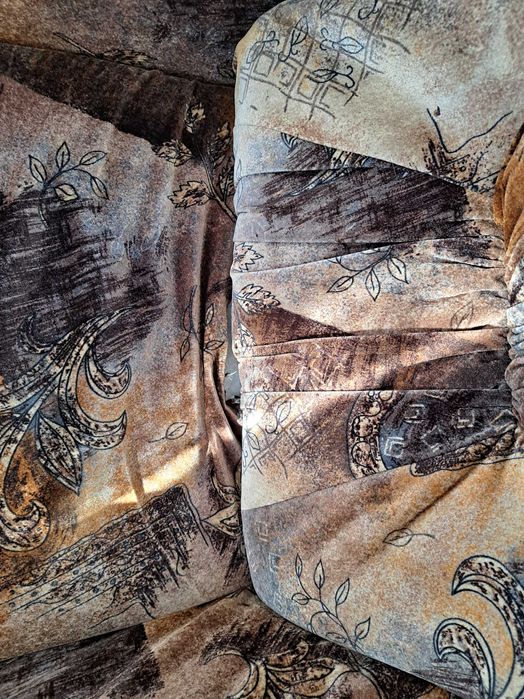 Два м'ягких крісла та 2 пуфа, диван