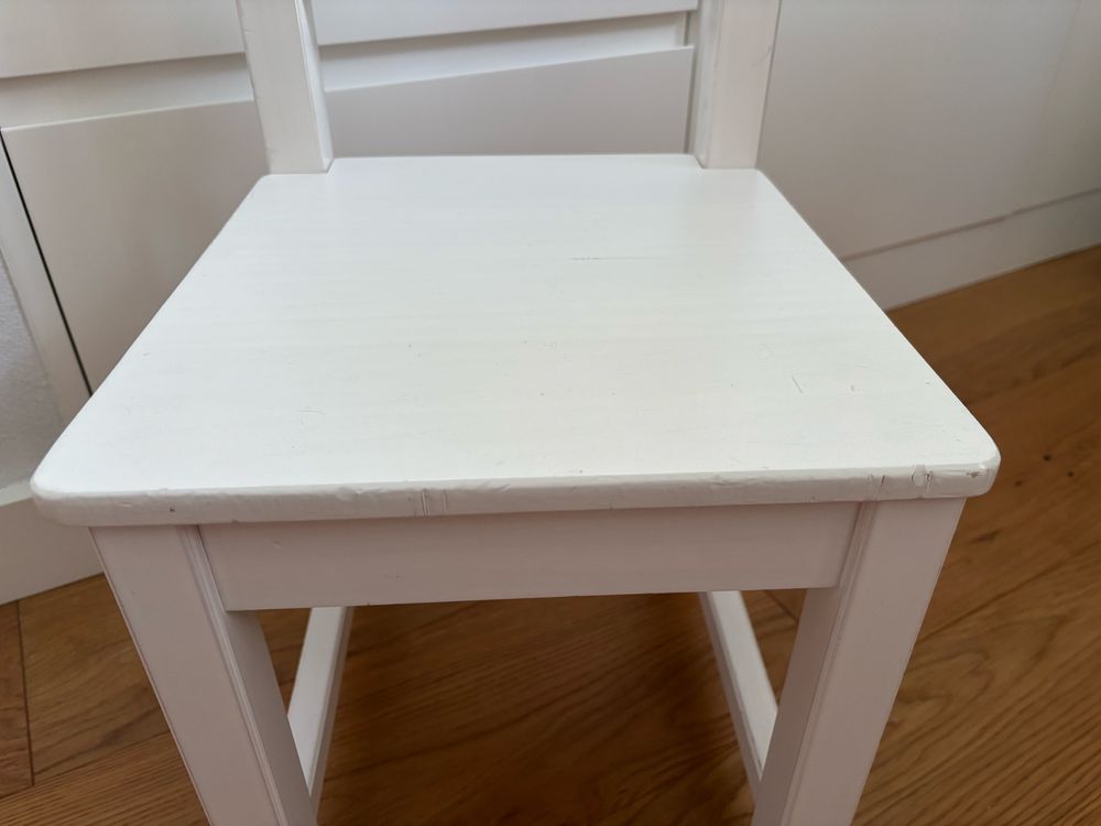 Krzesełko Sundvik i stolik Ikea Lack