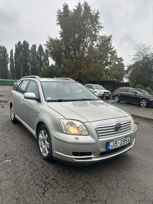 Toyota Avensis 2.0, 4D, 2004 рік, механіка,преміум комплектація.