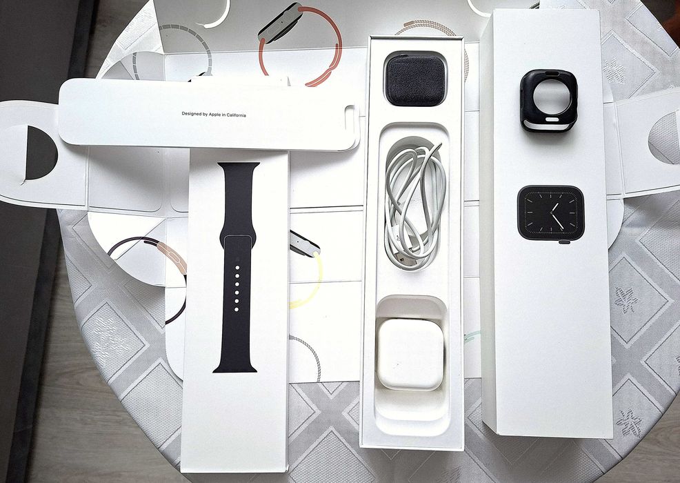 Apple Watch series 5 GPS 40mm, gwiezdna szarość z aluminium, ideał