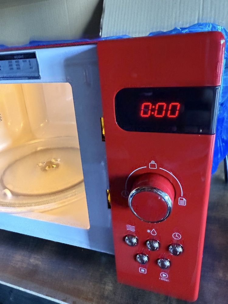 Mikrofala czerwona RETRO COMFEE 800W