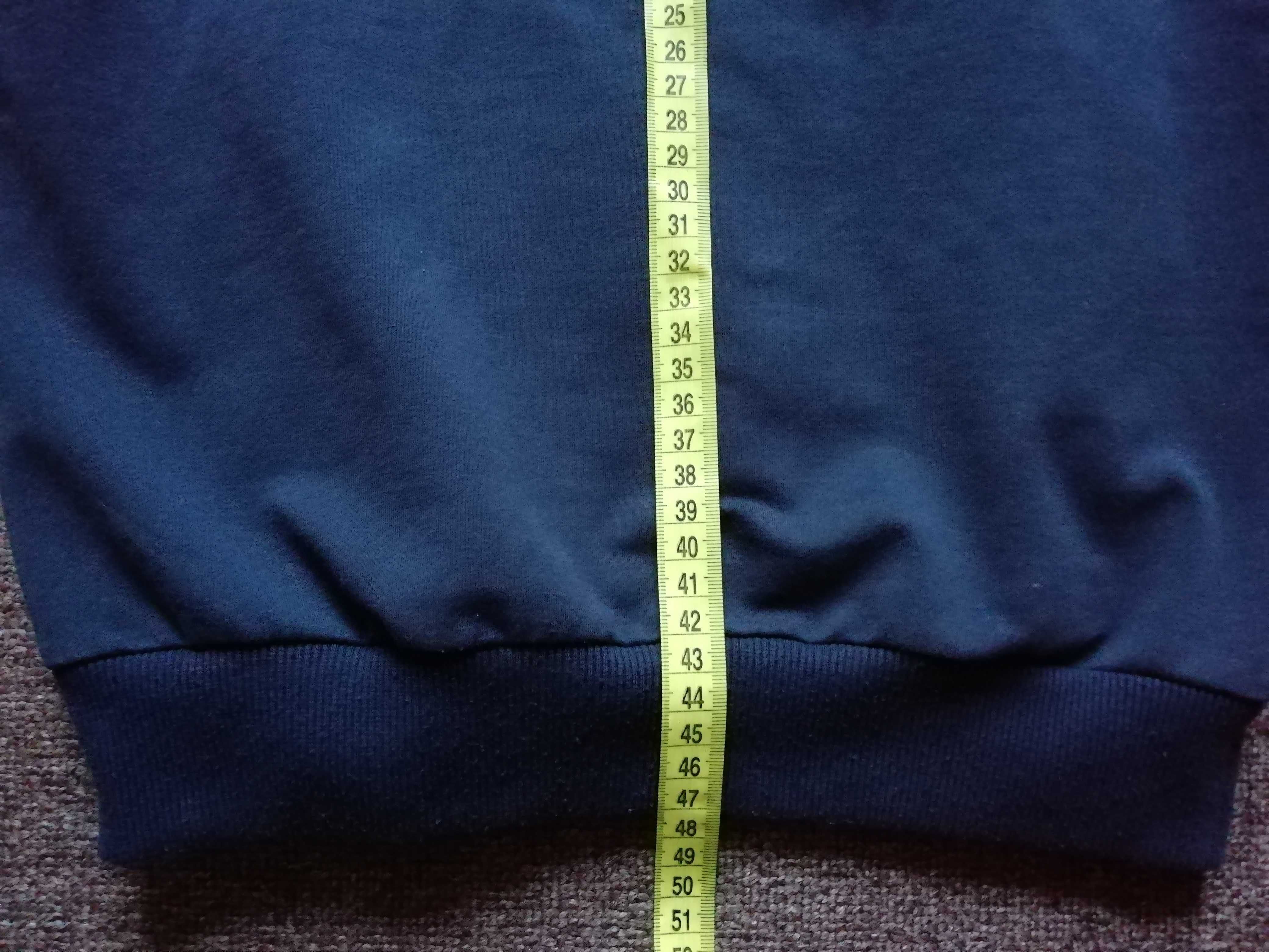 Продам кофту спортивну на замку на хлопчика р. 116-122 см.