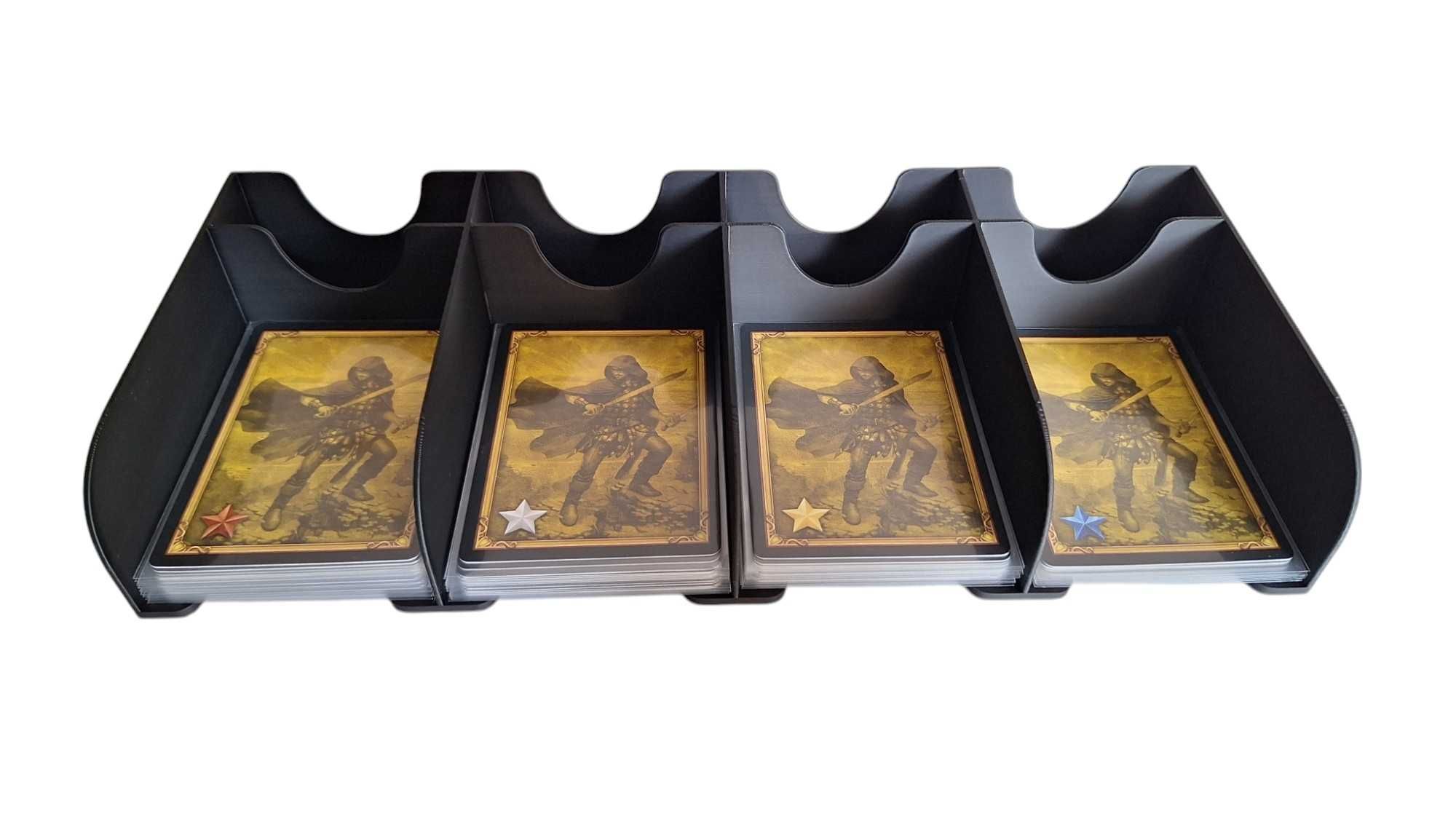 Podajnik na karty 63,5x88mm CCG uniwersalny 4 przegrody Heroes  gra