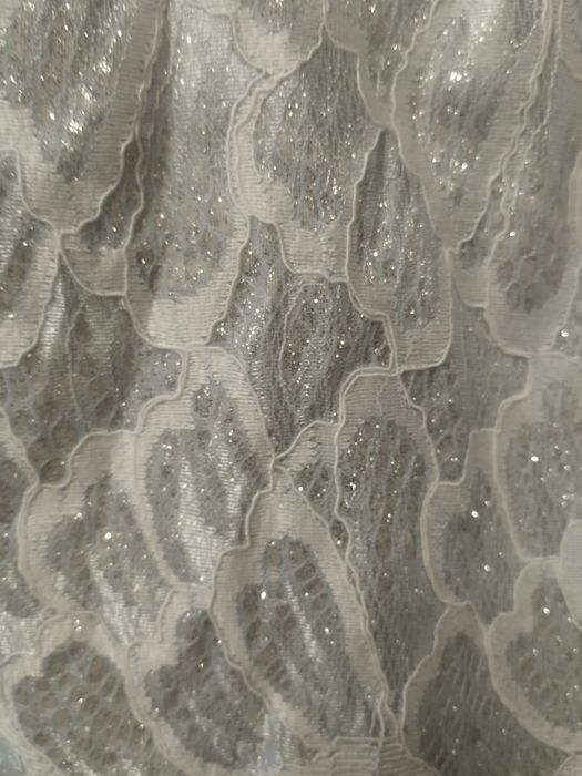 Нарядне плаття , дуже красиво виглядає