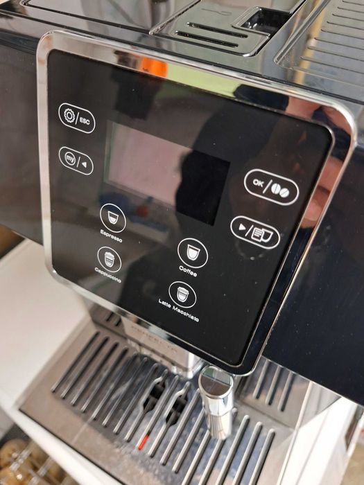 Ekspres automatyczny Delonghi Perfecta  Evo uszkodzony