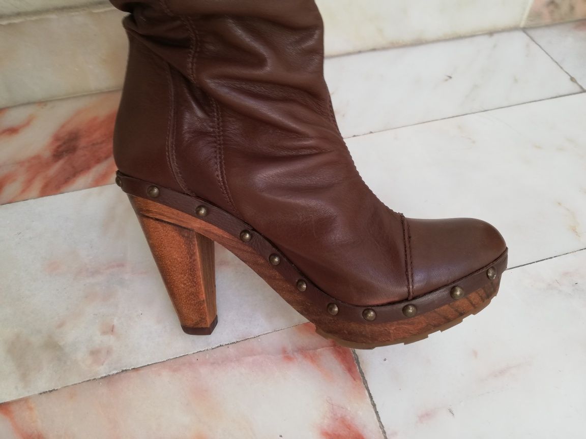 Botas de cano alto com tachas de lado Bershka nr 36