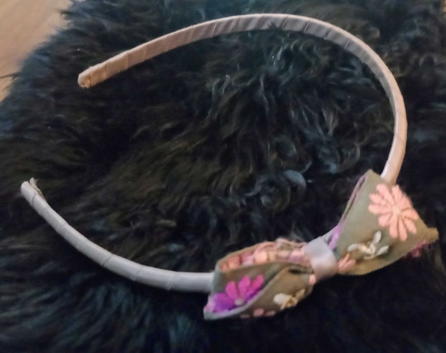 Opaska z mała kokardką