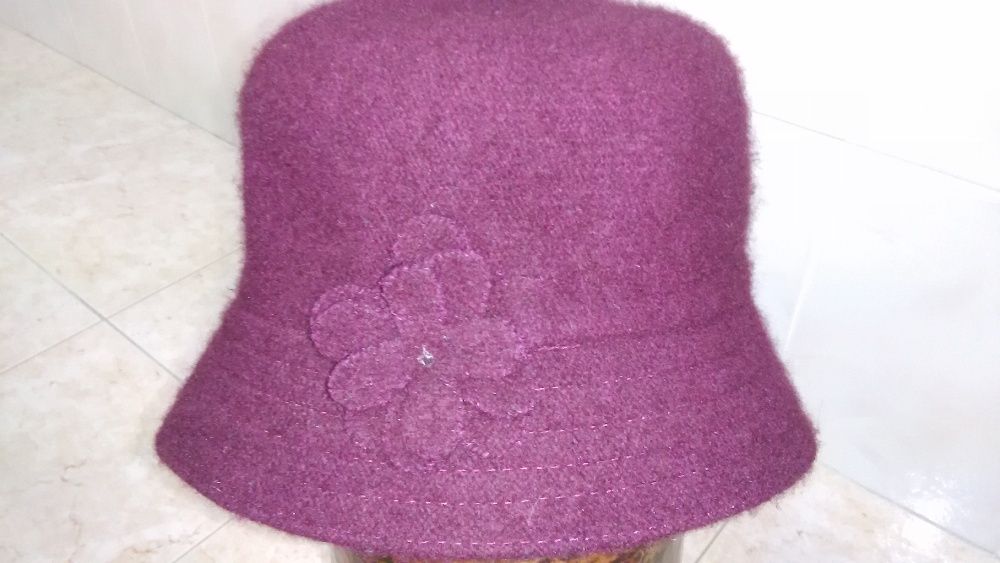 Chapéu de Senhora em cor Roxo