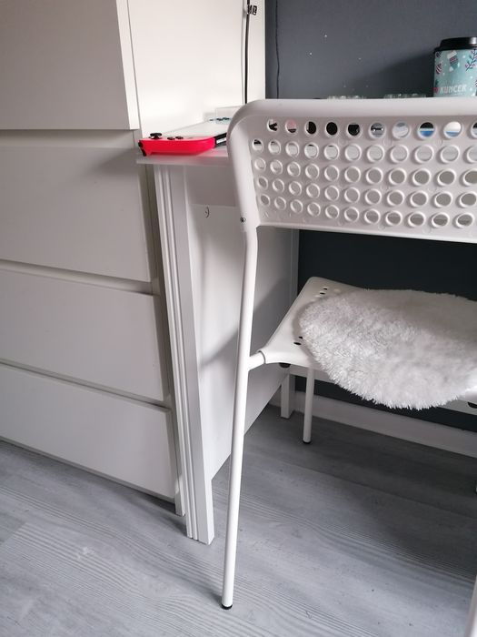 Sprzedam biurko i krzesło