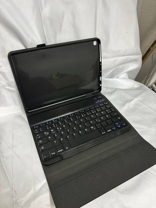 Etui z klawiaturą do iPad Air 11" / 10.9" 2025/2024/2022/2020