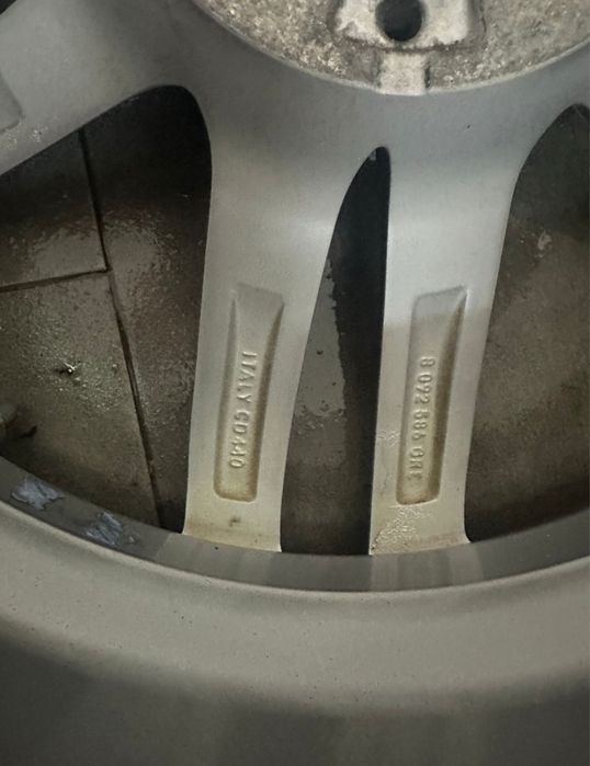 комплект, оригінальні диски BMW R19 з зимовою гумою Nokian 245/45 R19