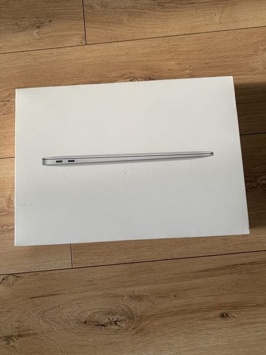 MacBook Air i3 z hubem