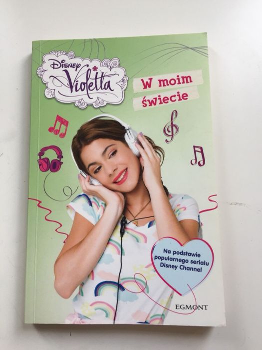 3 części książki z serii „Violetta”.