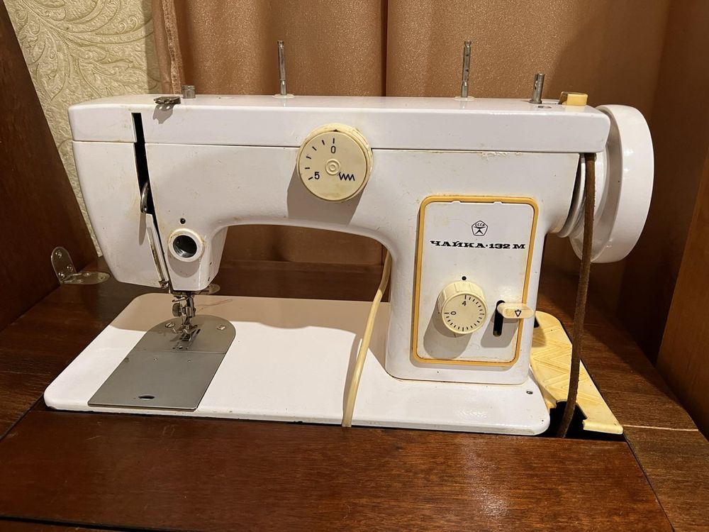 Продам швейну машинку (ніжна/електрична)