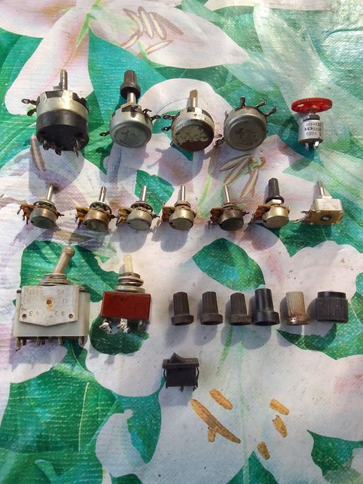 Лот Тумблеры и резисторы за 100грн.