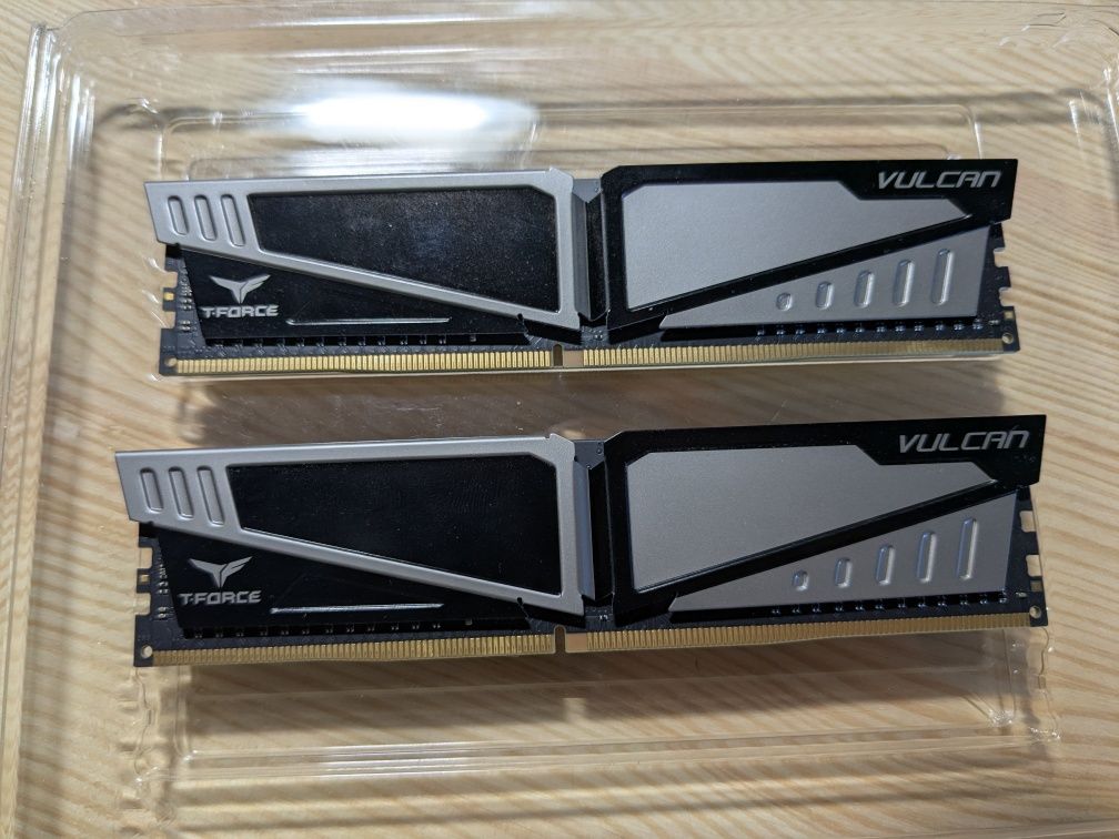 2 модулі оперативної пам'яті (16Гб) TeamGroup T-Force Delta RGB DDR4