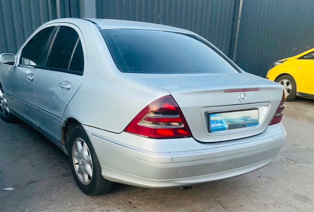 Продаю Mercedes-Benz 200 требует ремонта