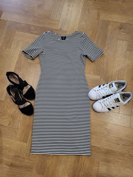 Sukienka paski, krotki rękaw 36