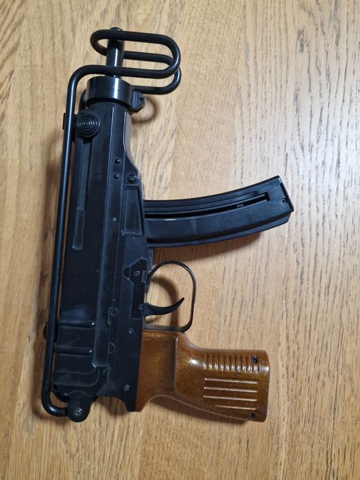 Pistolet karbin na kulki skorpion