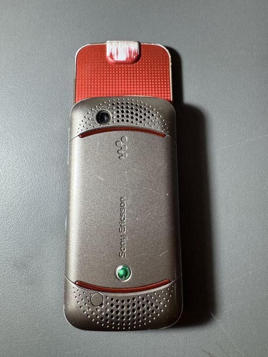 Телефон Sony Ericsson W395