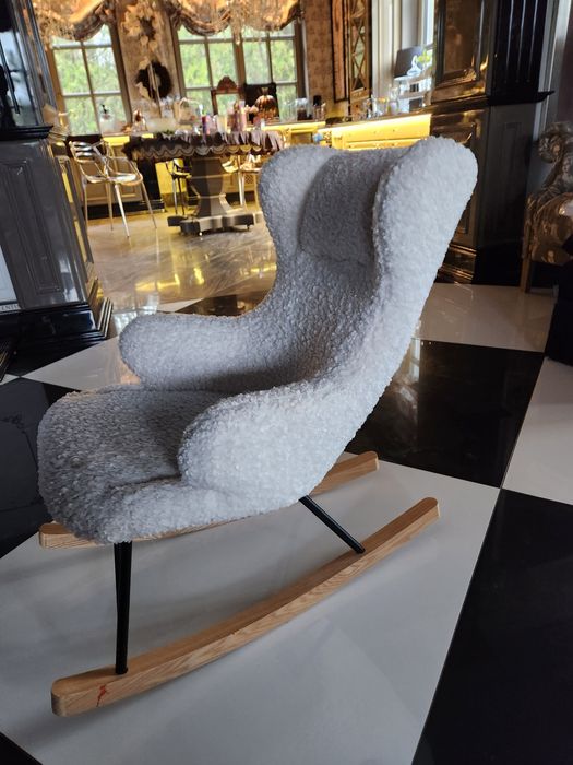 Fotelik na biegunach, Miloohome, tkanina boucle.