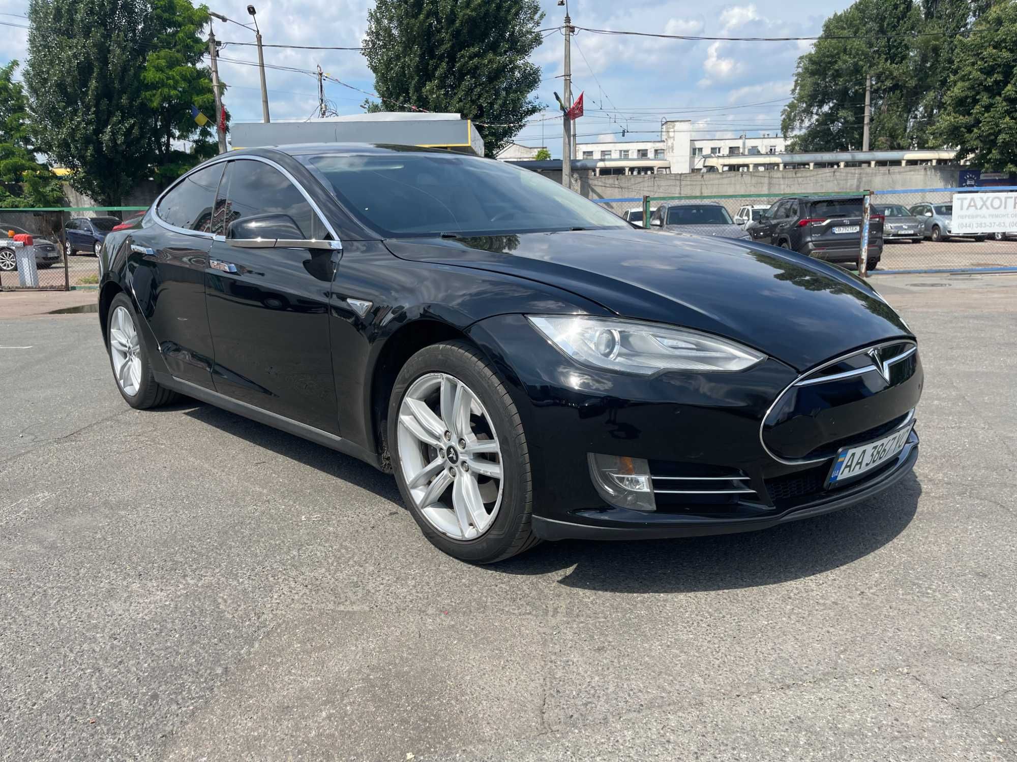 Продам Tesla S 2014 рік