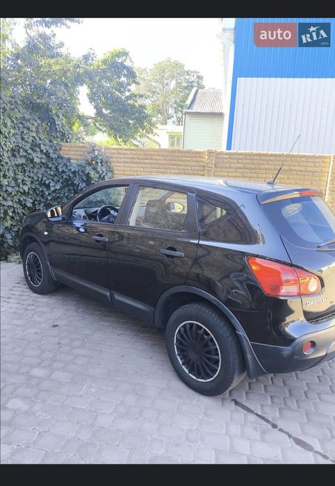 Продам  Черный паркетник  Nissan Qashqai !!!