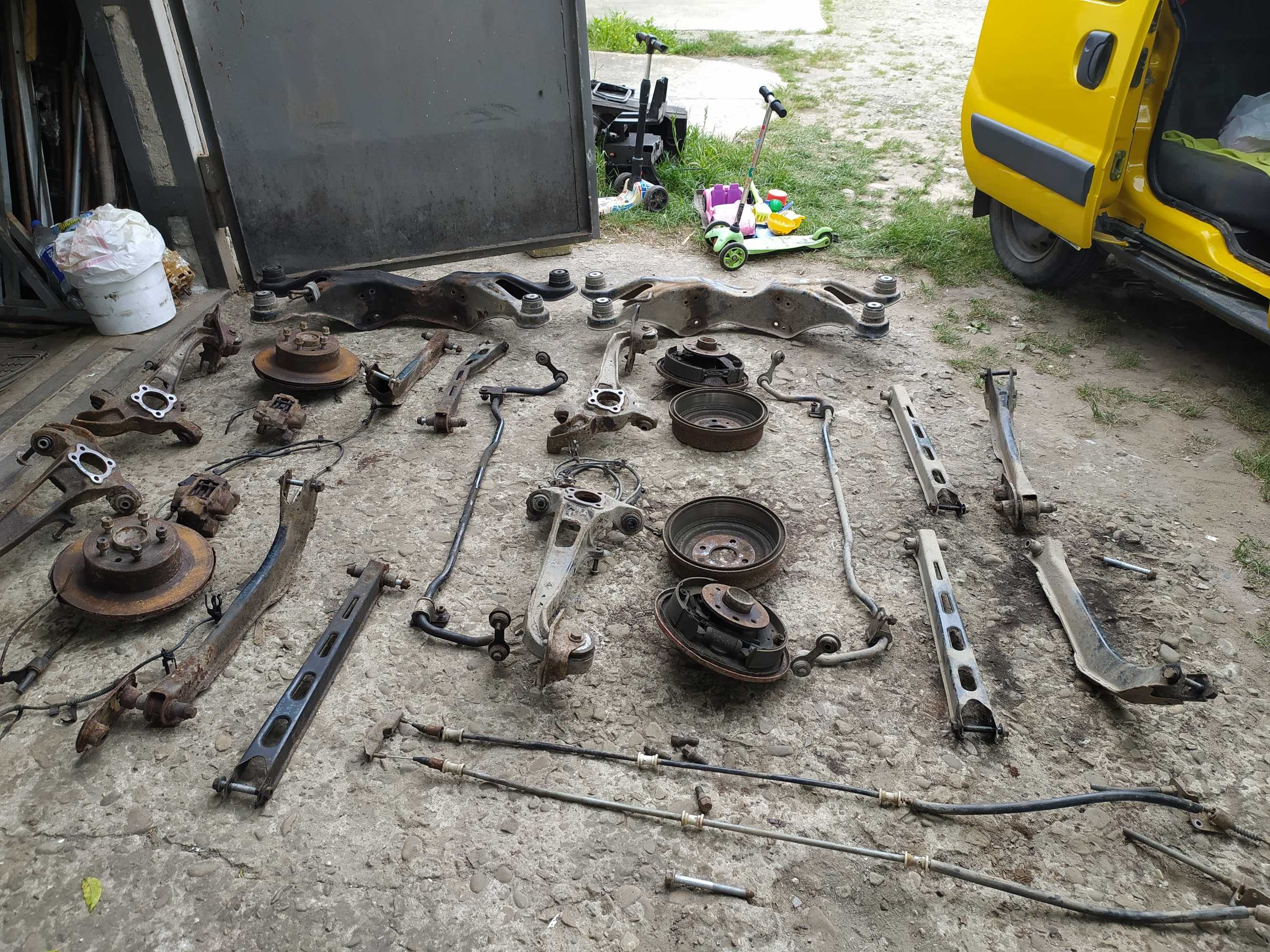Задні ступиці Opel Vectra B. ричаги, балка, супорти .можна на прицеп