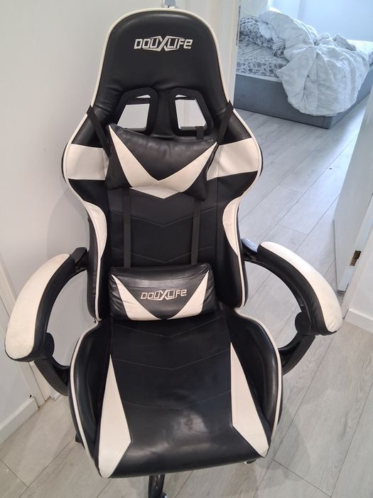 Cadeira gaming muito bem estimada