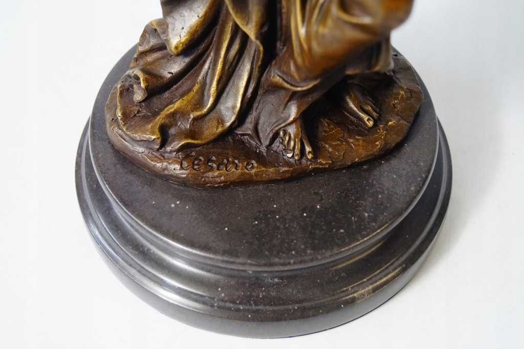 Rzeźba z brązu figura kobieta z amorami putto