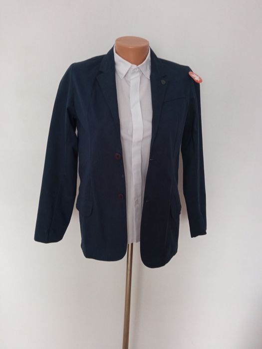 Nowy garnitur chlopiency 158