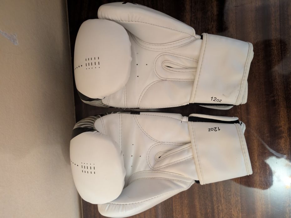 Боксерские перчатки Cima белые-золотые, 12oz ТОРГ!