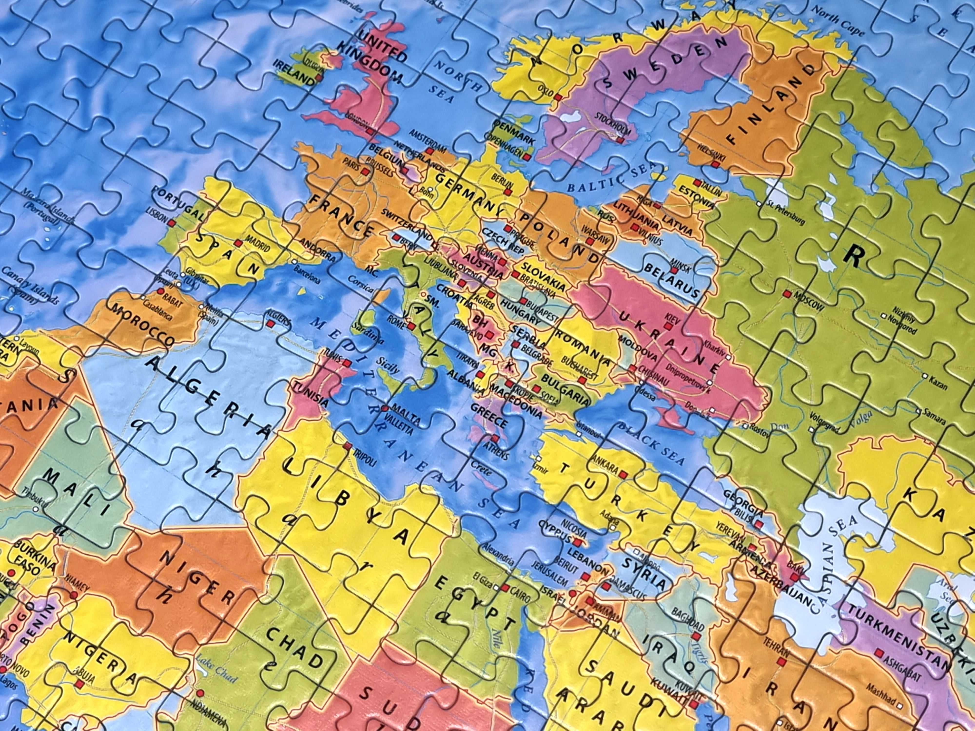 Puzzle Polityczna Mapa Świata na Sklejce 102x76 cm Obraz